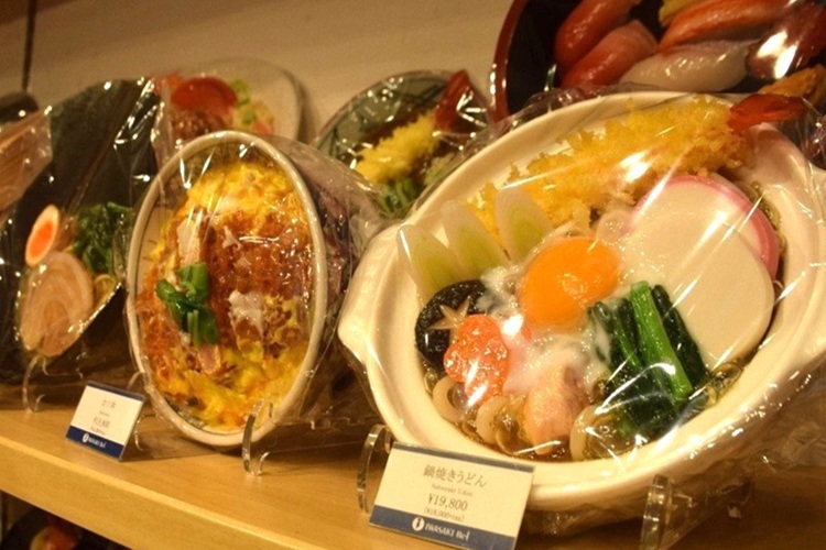 油炸食品的质感和焦糊程度等细节之美，只有在制造技术高超的日本才有