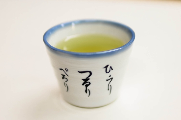 正如“更科总店”中形容扁面条的词语