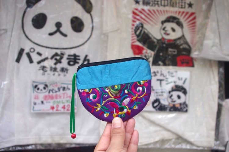 民族刺绣缎面小包