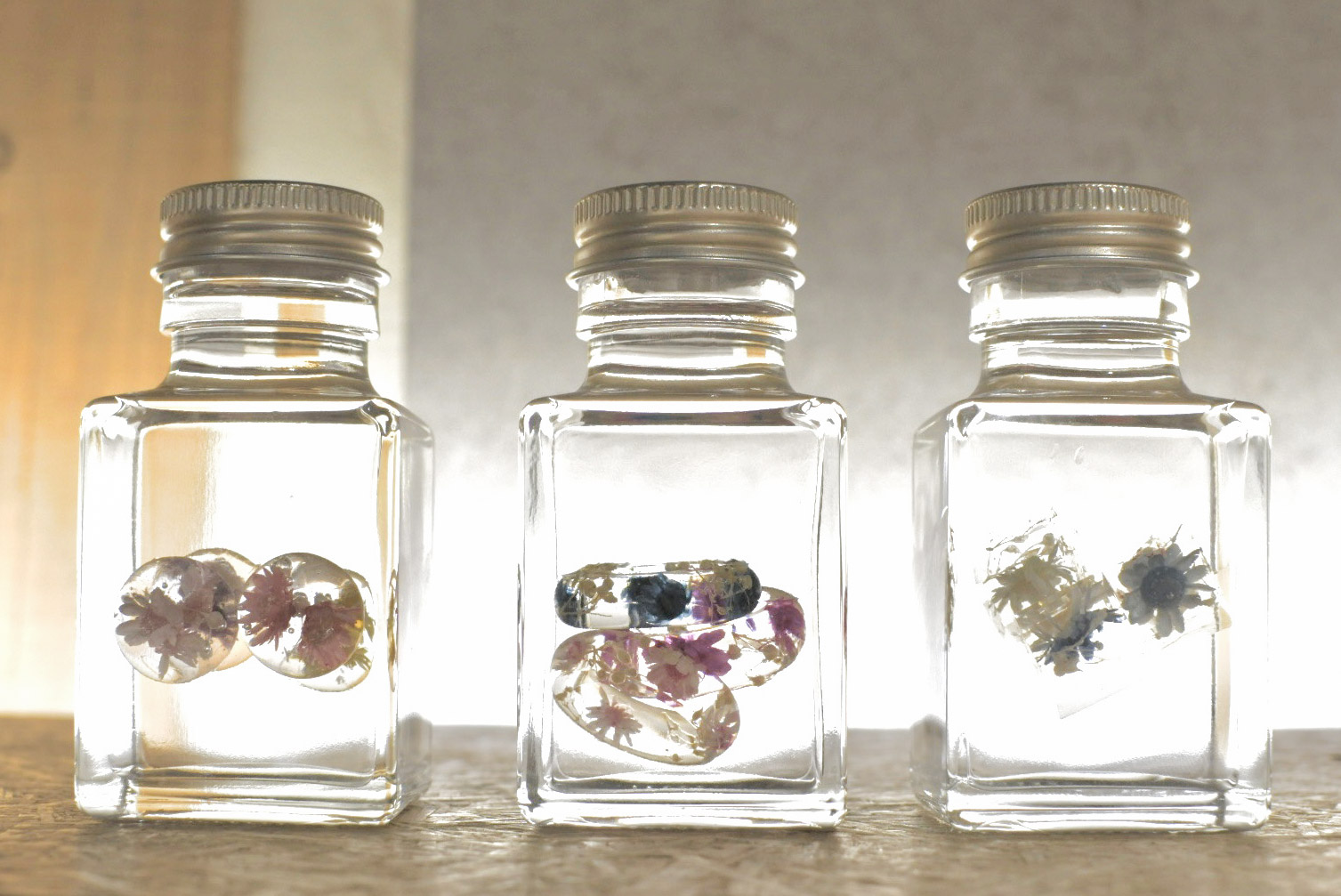 打破的器皿再亮一次。─与再生和美丽相遇的玻璃商店