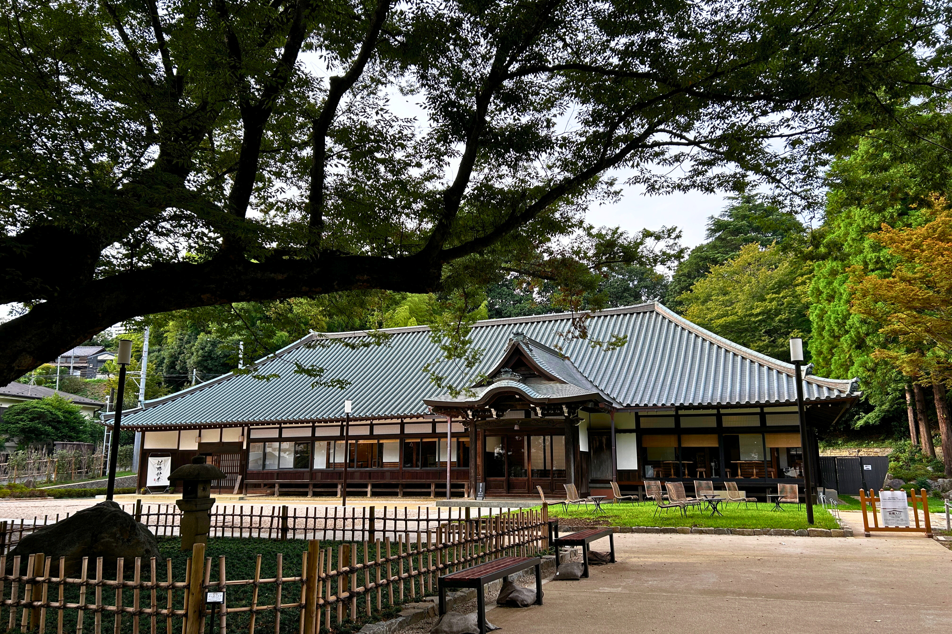 在映照着季节表情的日本庭园中度过特别的片刻时光,感受放松心情的时令美味