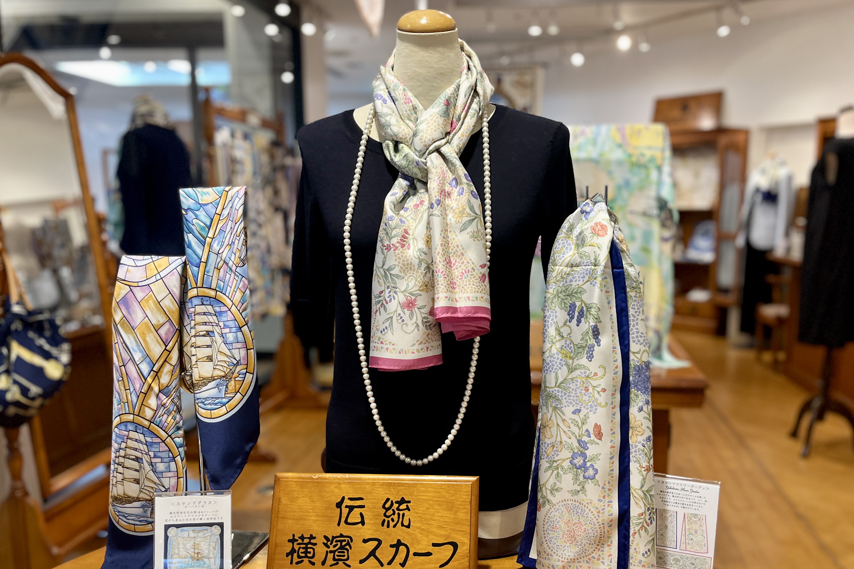 在港口城市横滨延续着诚实的制造。为日常生活和旅行增添色彩，邂逅属于自己的围巾