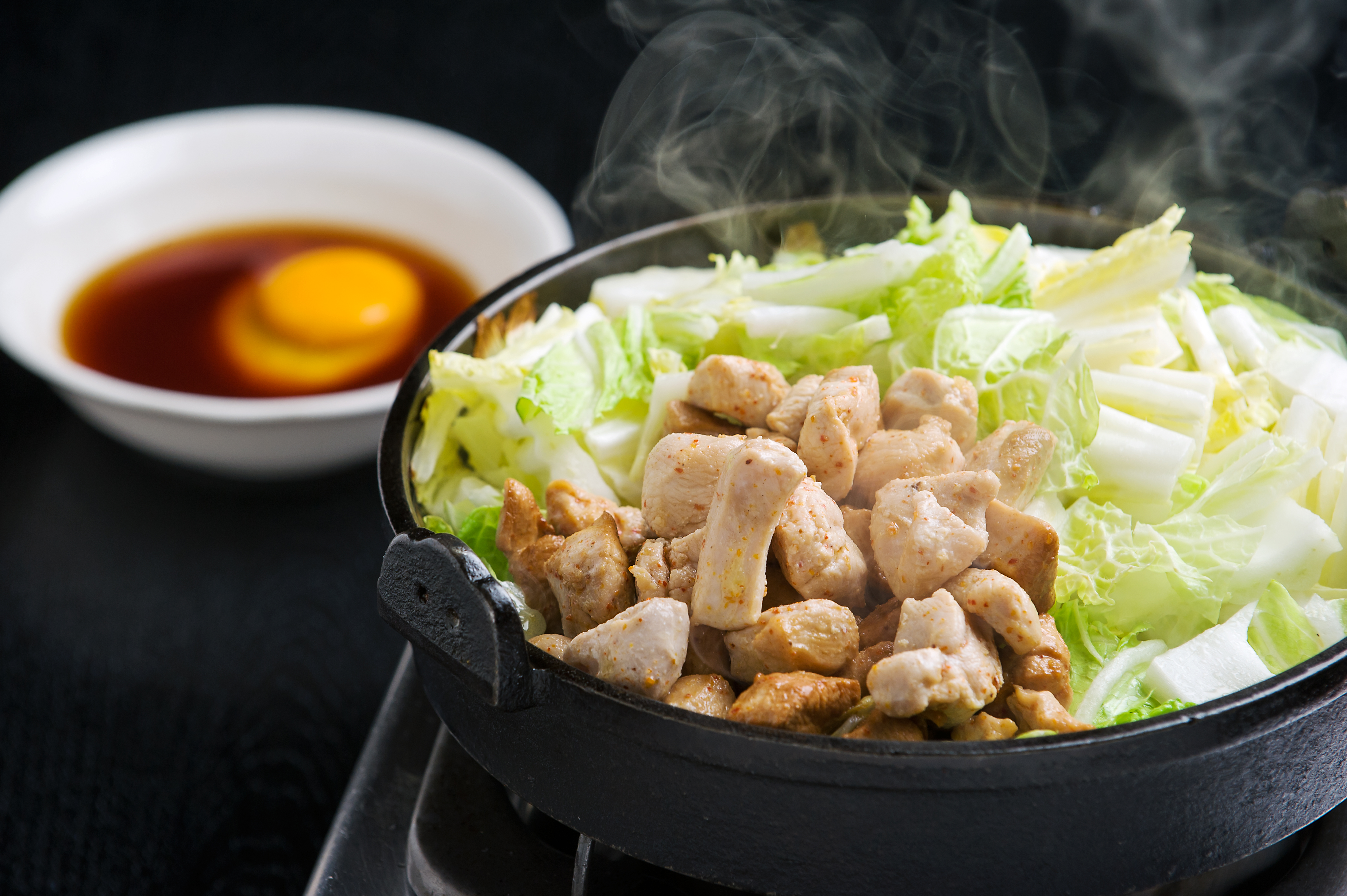 去石川县的灵魂食物吧。“Saburoubei”的鸡肉白菜