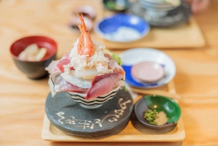 “海鲜饭碗”根据当天的购买情况而变化