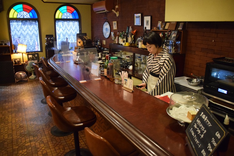 充分发挥60年历史韵味的店内