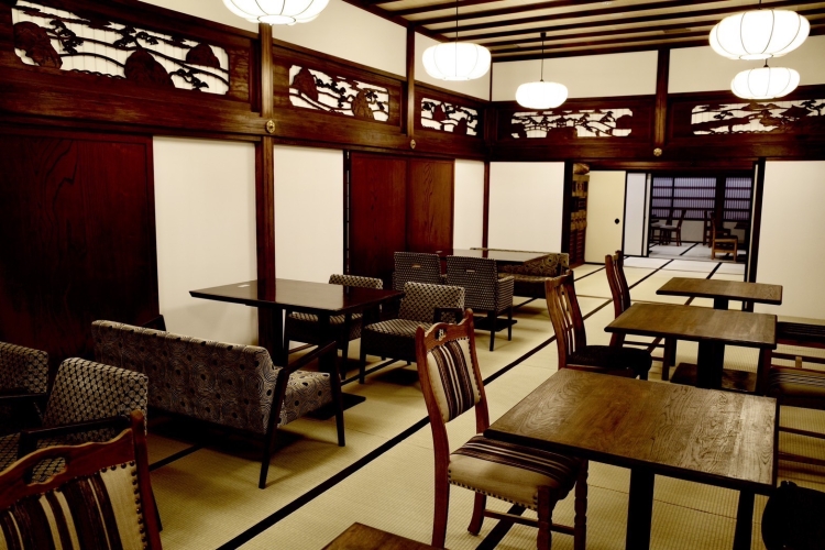 精致的家具很漂亮,有开放感的室内