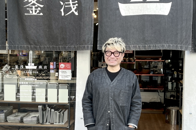 Kumazawa代表，第四代“Kazasa shop”。在保持老店商誉的同时，推进面向下一代的改革