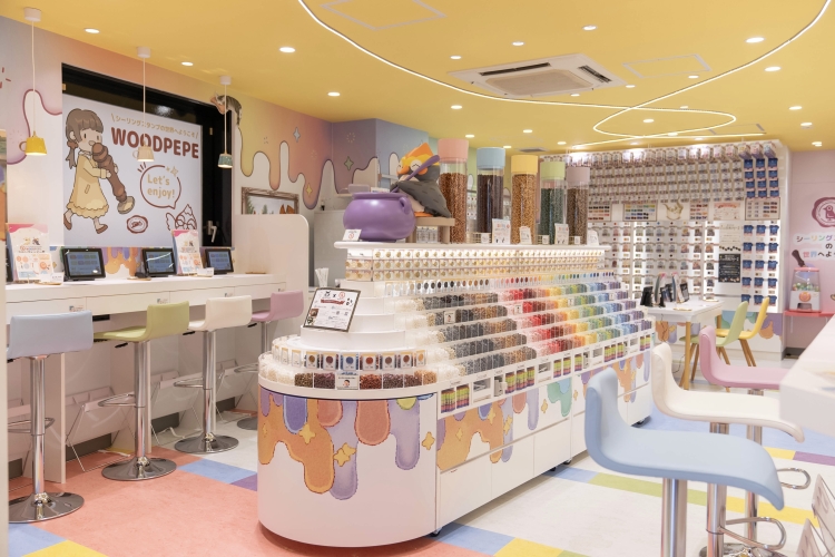 以船为主题的大架子上有60种以上的密封蜡