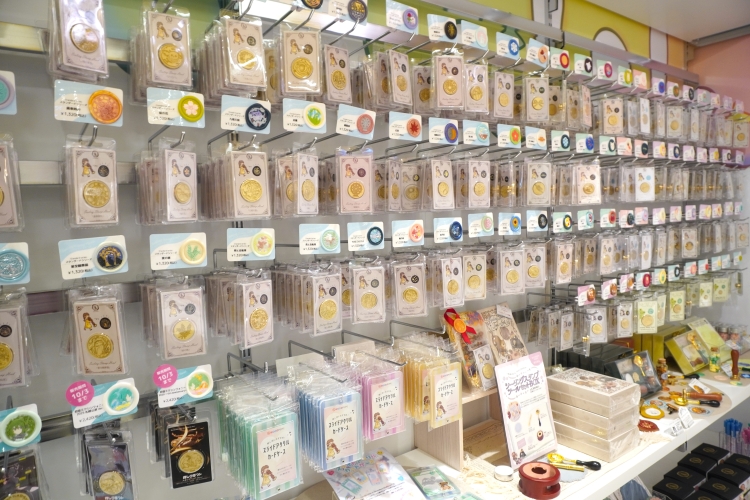 超过130种头部排成一列