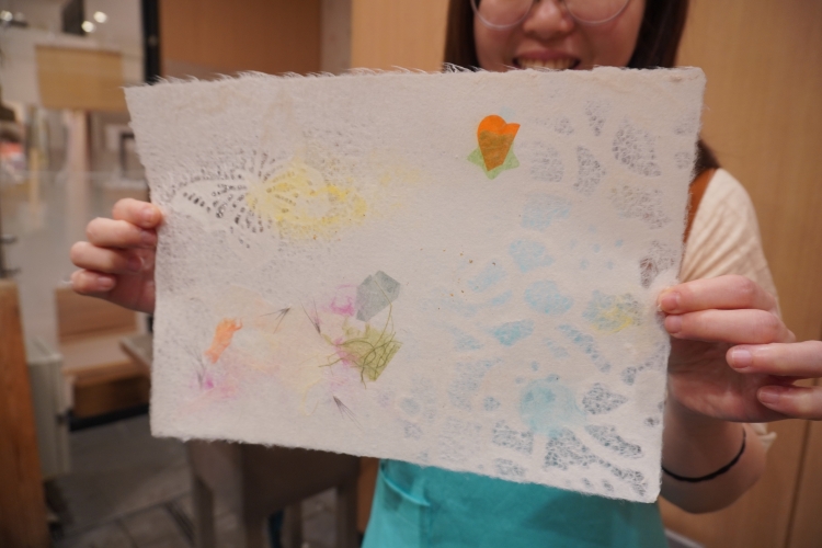 附有零件的设计和纸