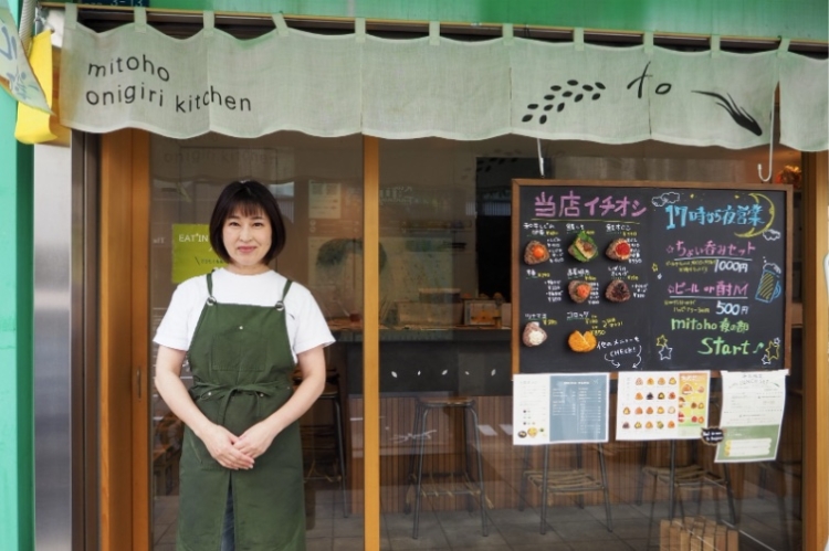 以温暖的笑容迎接我们的店主，中村先生