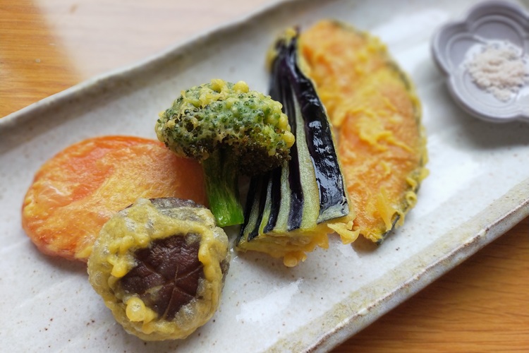 在外国游客中也有很多粉丝的天妇罗。注重口感和色彩的自信之作