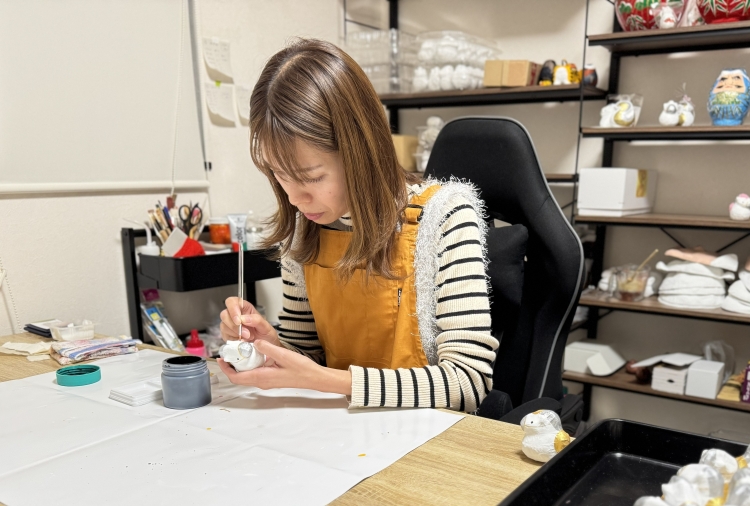 Tomoko Miura (Miura Tomoko) 认真工作