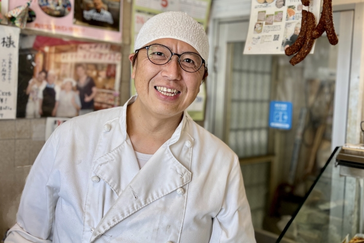 店主佐佐木太一。每天都在追求新的味道