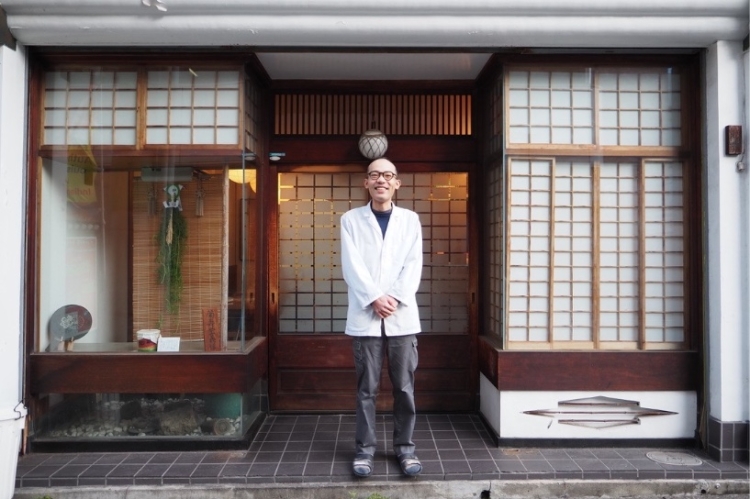 告诉我店铺历史的第18代店主,久保哲也