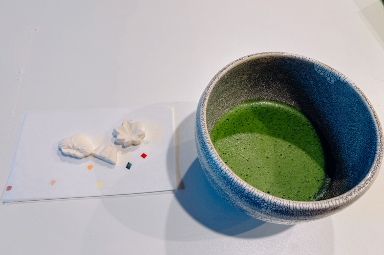 制作的落雁的一部分可以和抹茶一起享用,剩下的可以带回家