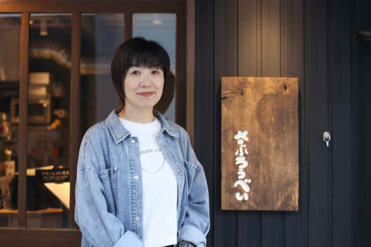 Miyamoto先生，SU-BEECo.,Ltd。的公关/营销经理，继承了“Saburo Ube”的业务