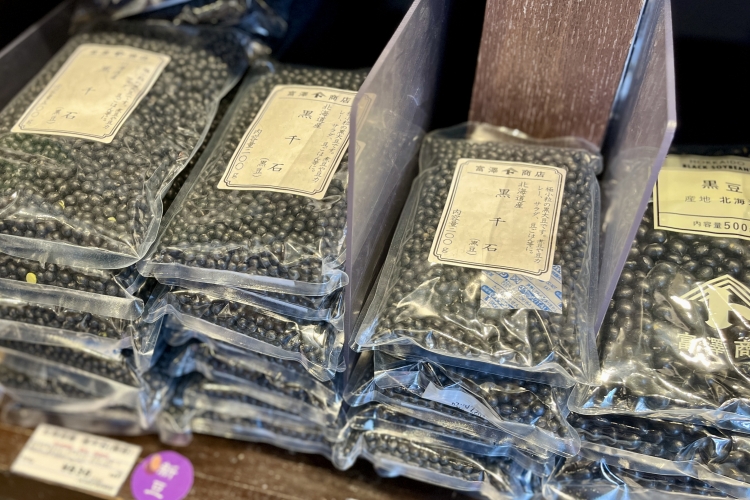 从晚秋到初冬,也有很多人期待着新豆的到货,讲究的豆类
