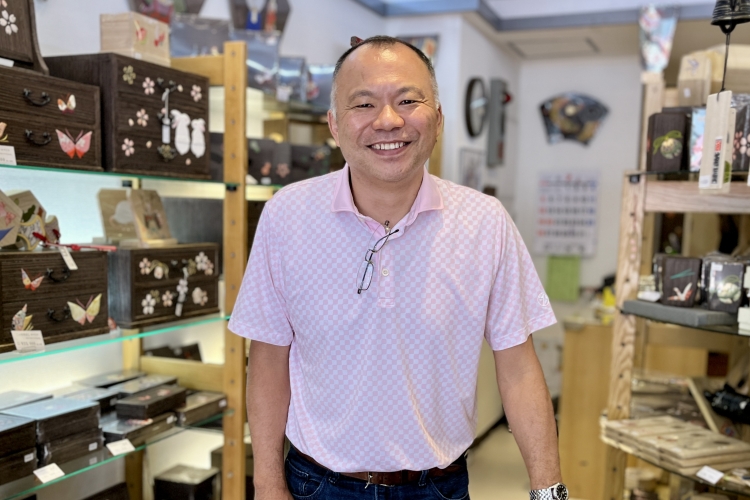 “箱长”第4代社长宫田健司。以直爽的人品,开朗地迎接来到店里的客人