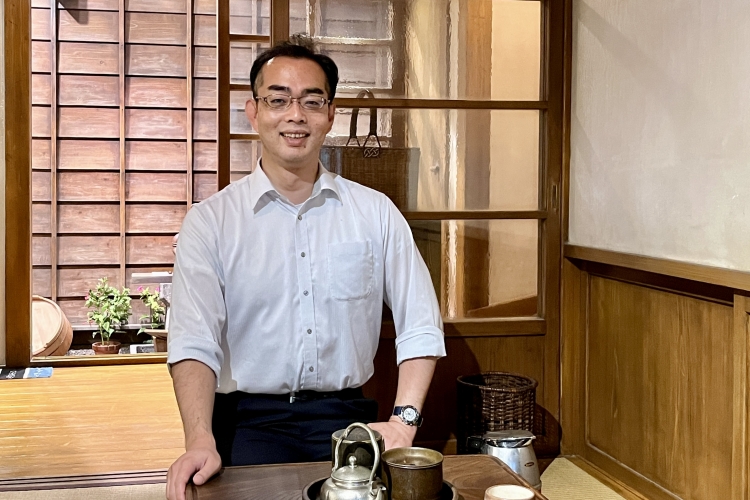 教授了本馆的概念和下町魅力的研究员近藤先生