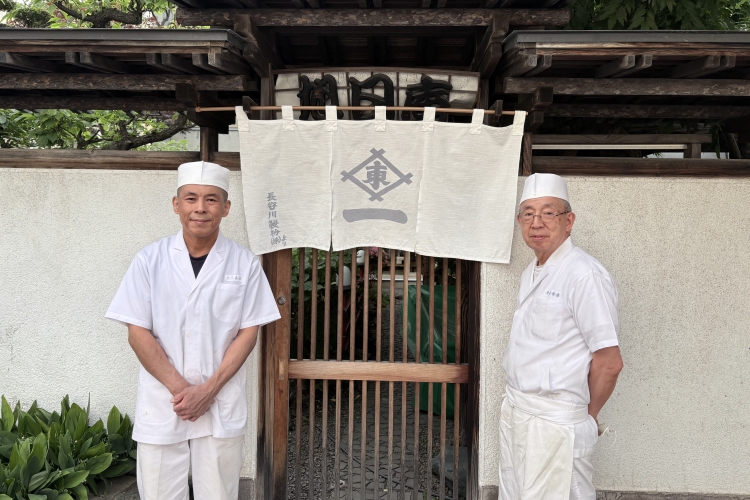 第4代传人佐藤比左夫 (左图) 和第3代传人佐藤元治 (右图)
