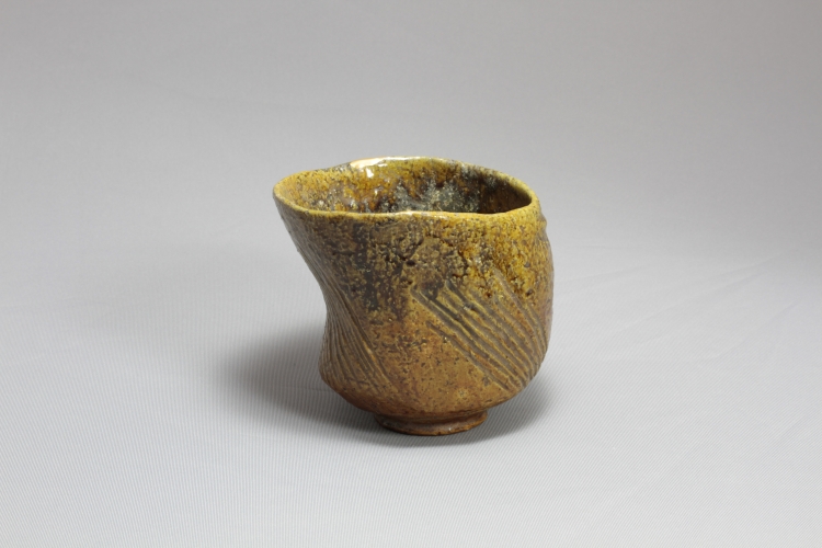 初代大樋长左卫门的作品“大樋饴釉圣茶白” (江户时代) ©大樋美术馆