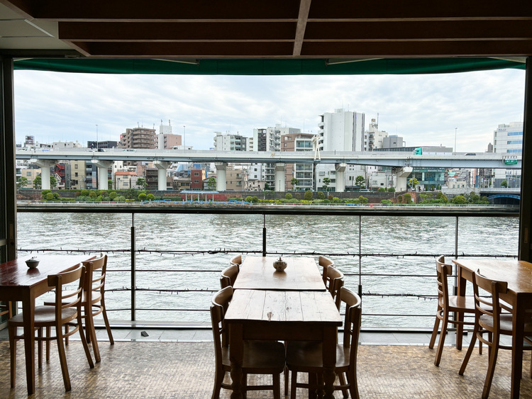 体验浅草风情的“Cafe Murusae”变化丰富的红茶和蛋糕迎接您